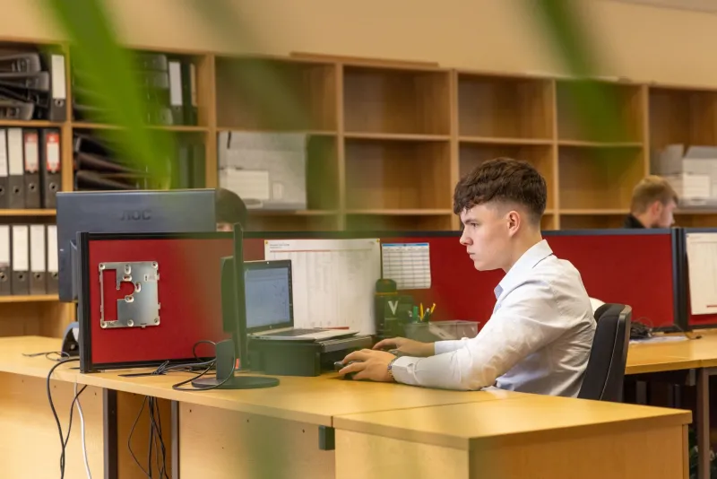 The Ancient Workplace Art of Looking Extremely Busy the Second Your Boss Appears